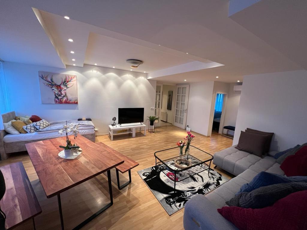 Iren Apartment Bratislava Eksteriør billede