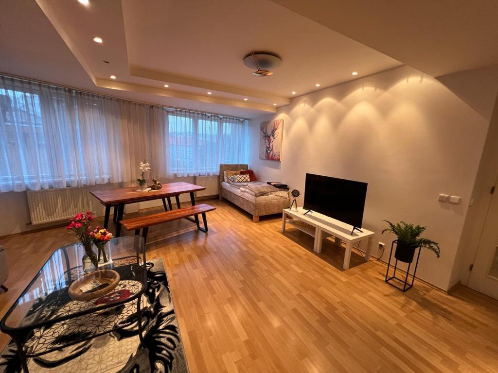 Iren Apartment Bratislava Eksteriør billede